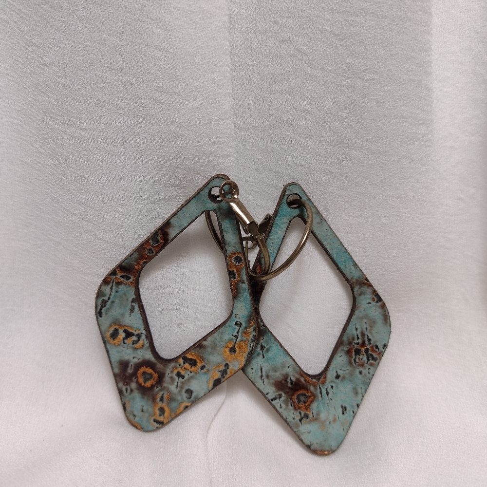 Adorable earrings 🏵️